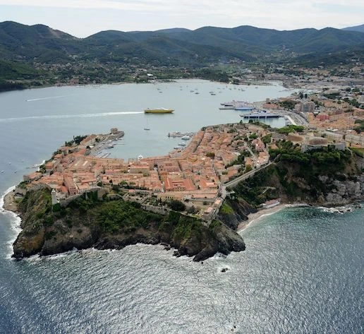 Prenota un traghetto per Porto di Portoferraio